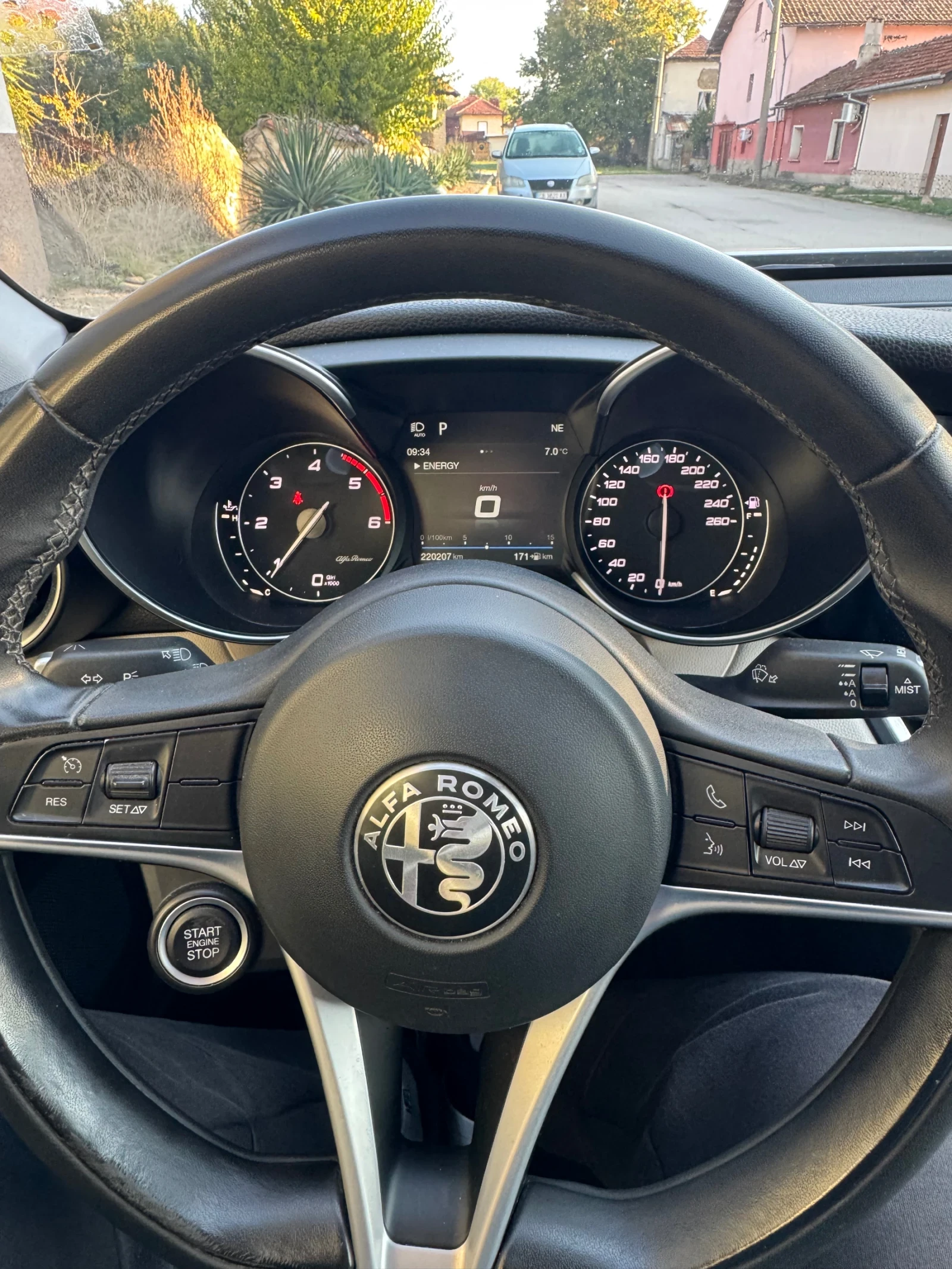 Alfa Romeo Giulia 2.2 JTD - изображение 9 | Auto.bg Alfa Romeo Giulia 2.2 JTD - изображение 9