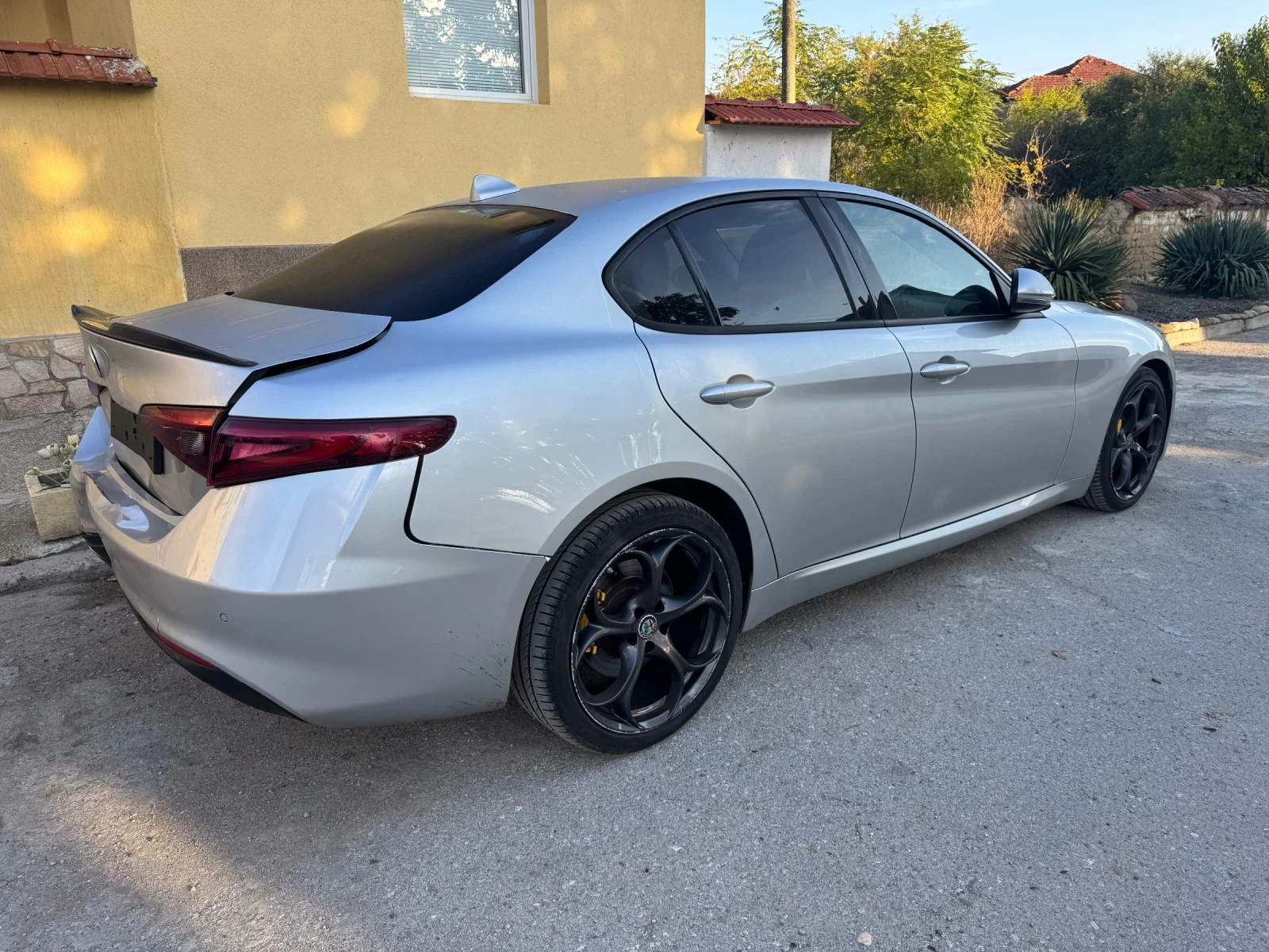 Alfa Romeo Giulia 2.2 JTD - изображение 6 | Auto.bg Alfa Romeo Giulia 2.2 JTD - изображение 6