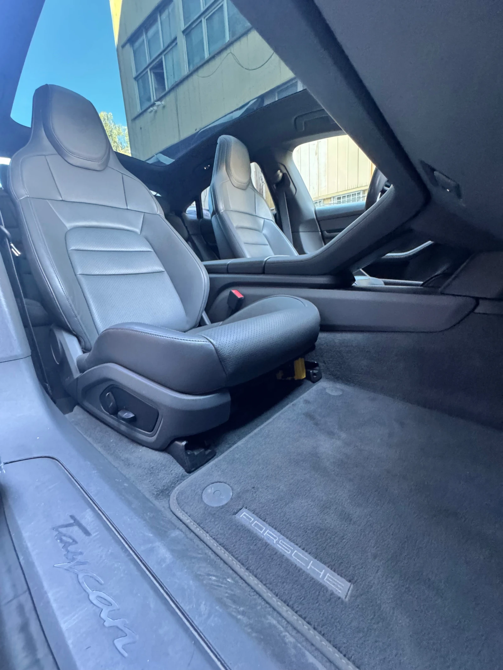 Porsche Taycan Панорама амбиентно* дисплей пасажер налична в Софи - изображение 8 | Auto.bg Porsche Taycan Панорама амбиентно* дисплей пасажер налична в Софи - изображение 8