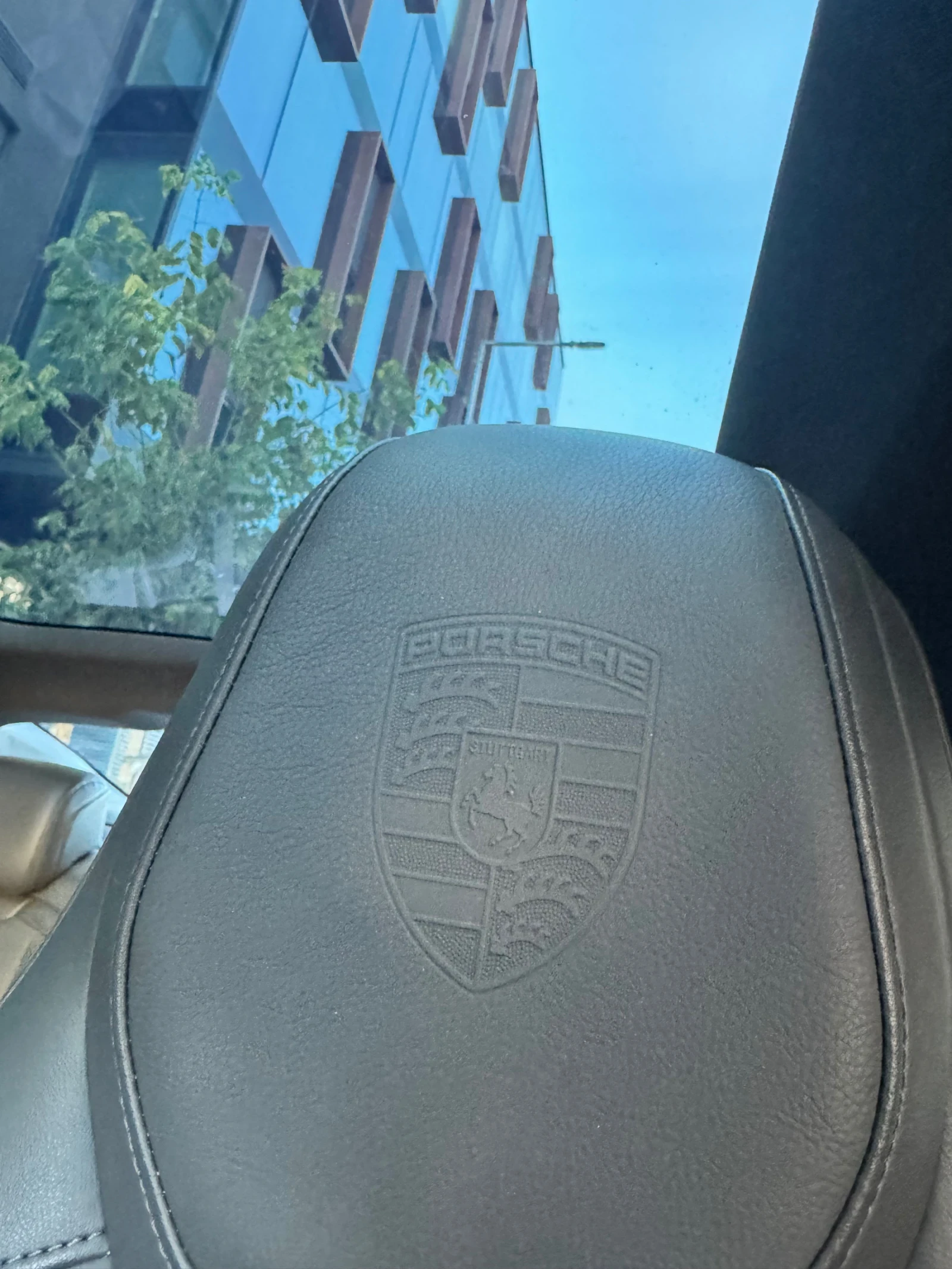 Porsche Taycan Панорама амбиентно* дисплей пасажер налична в Софи - изображение 10 | Auto.bg Porsche Taycan Панорама амбиентно* дисплей пасажер налична в Софи - изображение 10