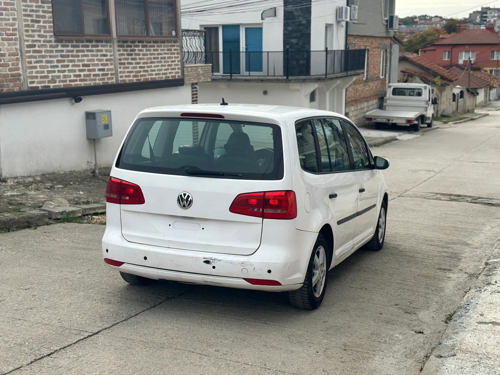 VW Touran 1.6 Автомат, Кожа - изображение 3 | Auto.bg VW Touran 1.6 Автомат, Кожа - изображение 3