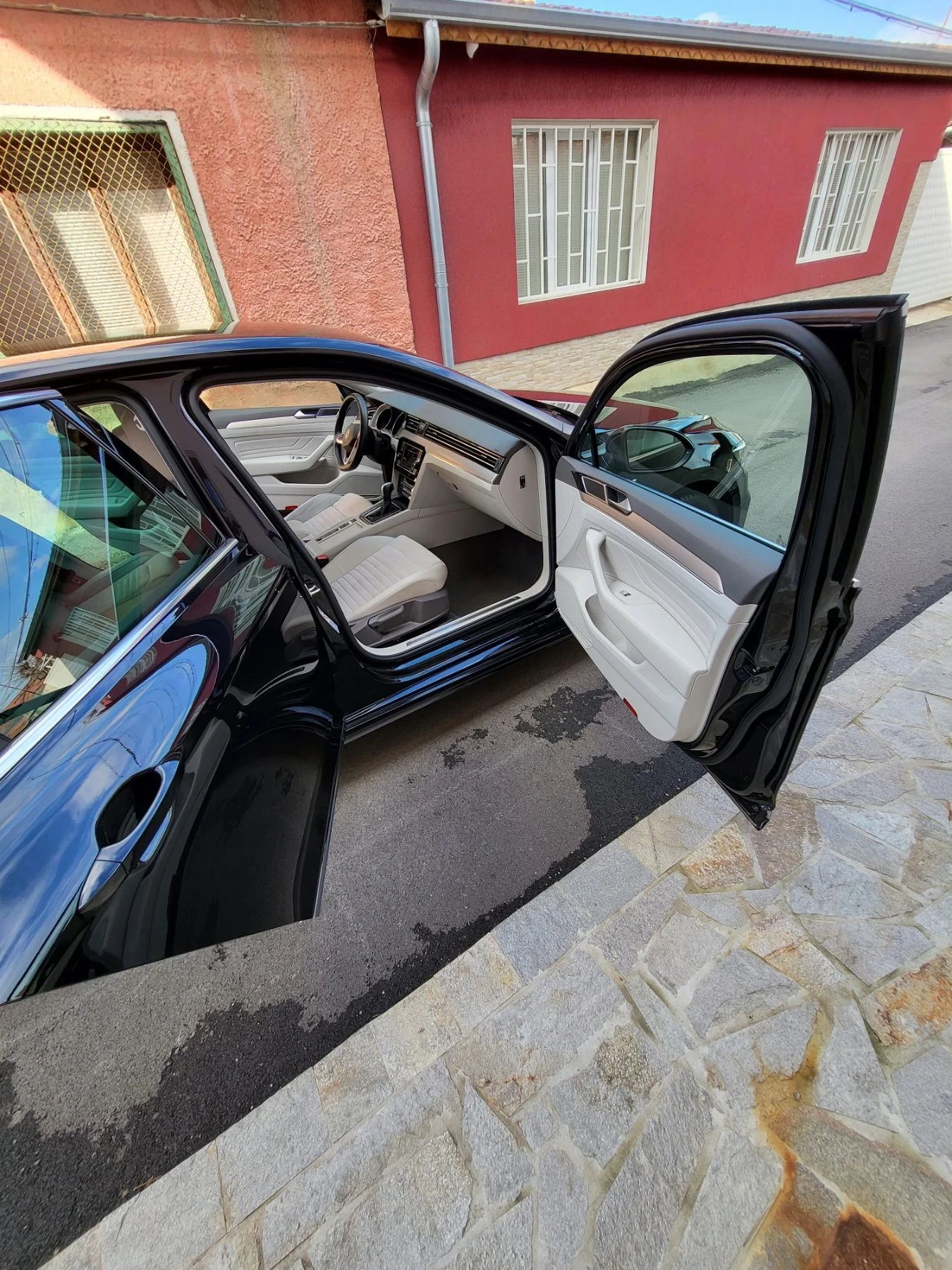 VW Passat Elegance R-Line има фабрична гаранция - изображение 5 | Auto.bg VW Passat Elegance R-Line има фабрична гаранция - изображение 5