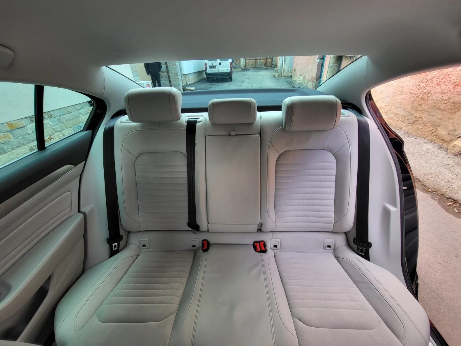 VW Passat Elegance R-Line има фабрична гаранция - изображение 6 | Auto.bg VW Passat Elegance R-Line има фабрична гаранция - изображение 6