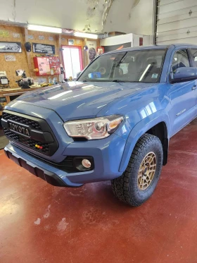 Toyota Tacoma * SR5 * BABY BLUE* GLODEN RIMS*