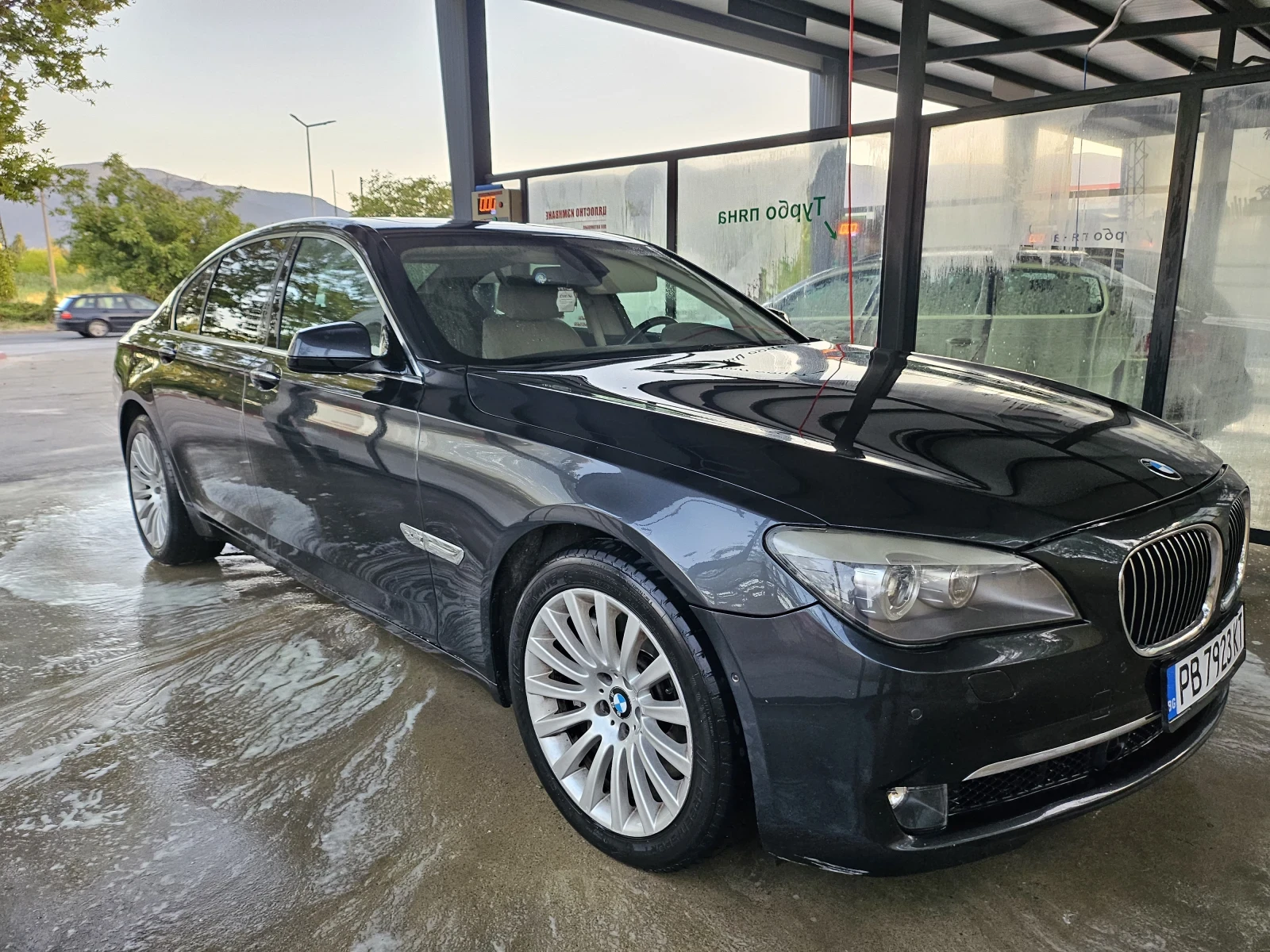 BMW 750 Xdrive V8 4.4l добро състояние  - изображение 7 | Auto.bg BMW 750 Xdrive V8 4.4l добро състояние  - изображение 7
