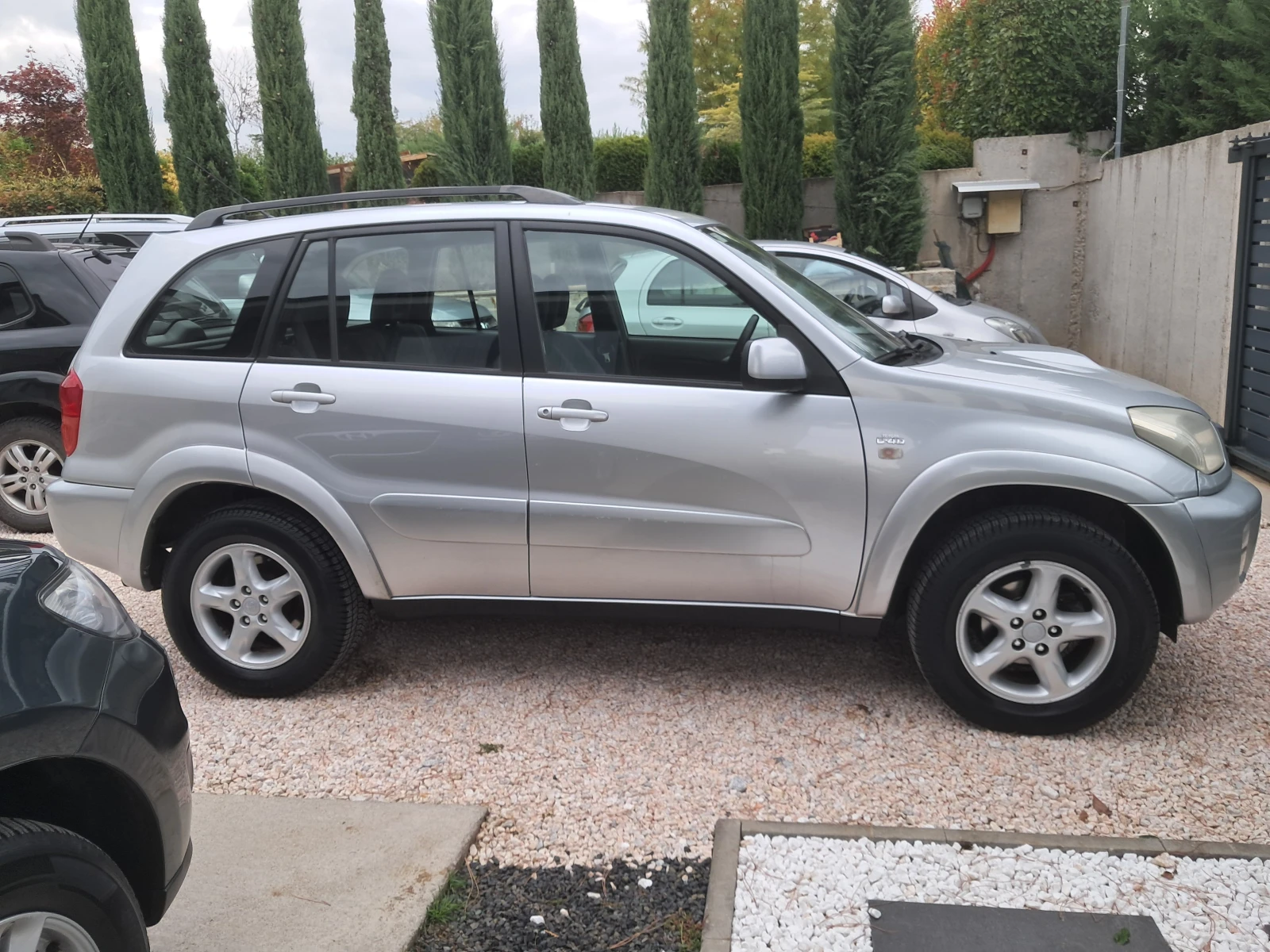 Toyota Rav4 2.0 d4d-170000 км.КАТО НОВА - изображение 6 | Auto.bg Toyota Rav4 2.0 d4d-170000 км.КАТО НОВА - изображение 6