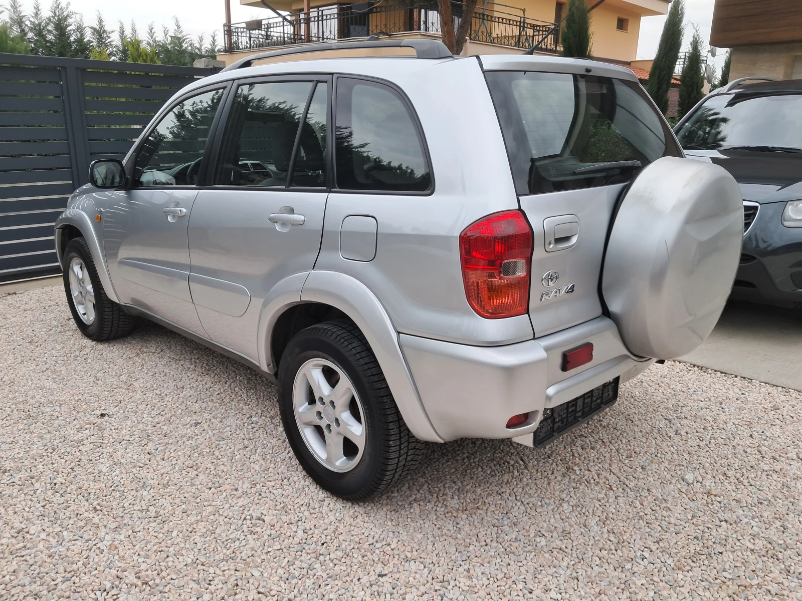 Toyota Rav4 2.0 d4d-170000 км.КАТО НОВА - изображение 4 | Auto.bg Toyota Rav4 2.0 d4d-170000 км.КАТО НОВА - изображение 4
