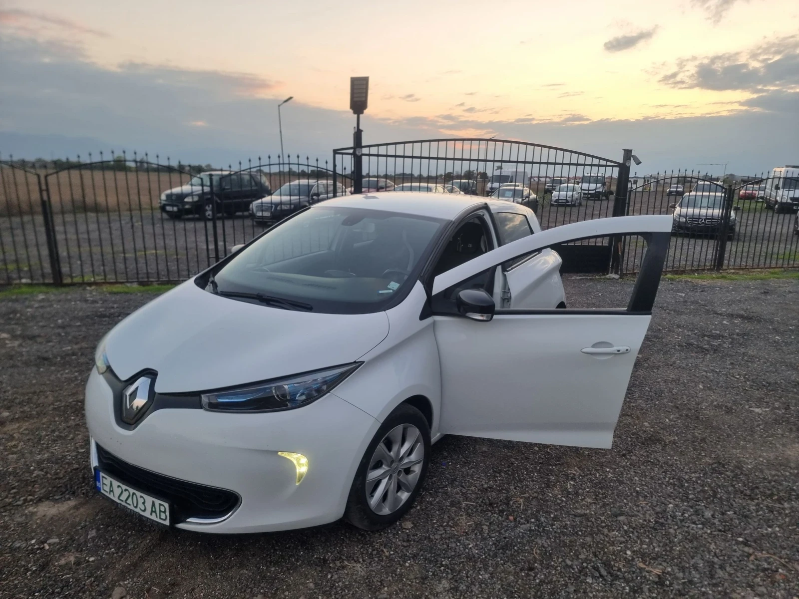 Renault Zoe  - изображение 5 | Auto.bg Renault Zoe  - изображение 5