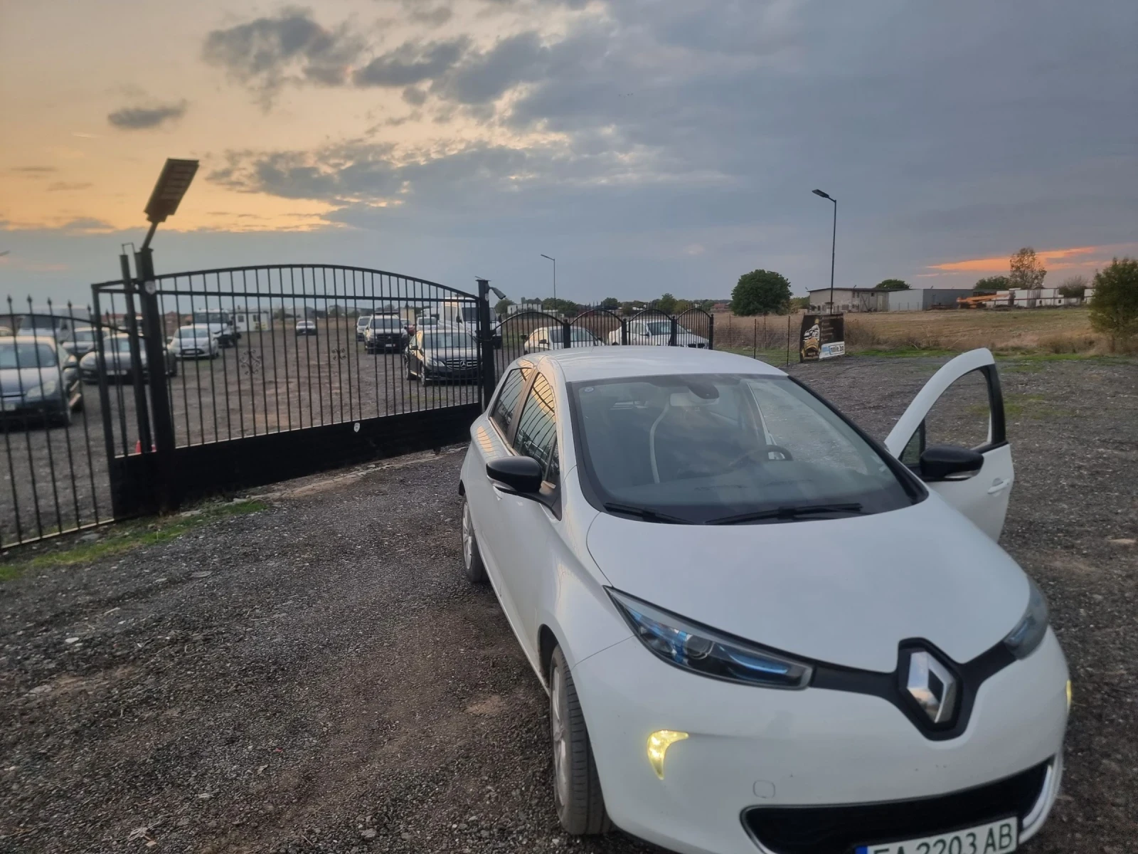 Renault Zoe  - изображение 8 | Auto.bg Renault Zoe  - изображение 8
