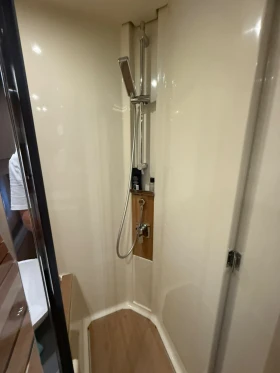 Моторна яхта Beneteau Monte Carlo 5 | Auto.bg — изображение 10 Моторна яхта Beneteau Monte Carlo 5 | Auto.bg — изображение 10