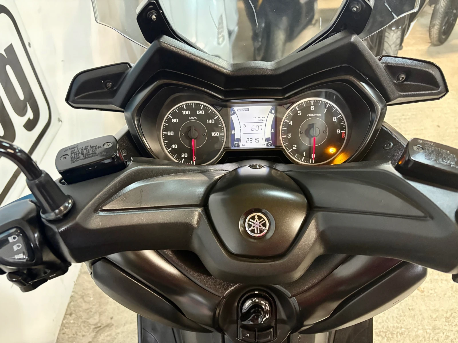 Yamaha X-max 300i ABS TCS  - изображение 8 | Auto.bg Yamaha X-max 300i ABS TCS  - изображение 8