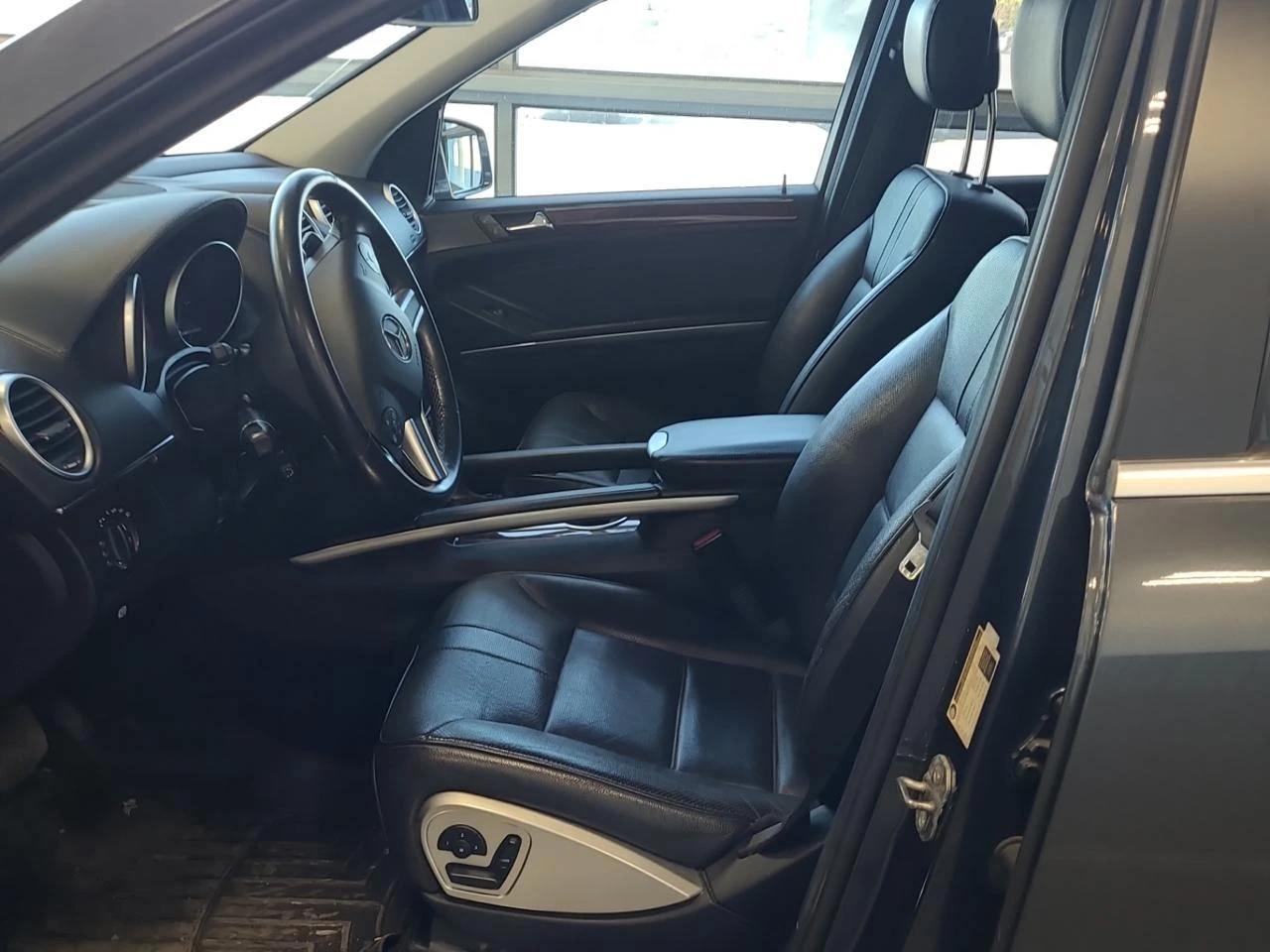 Mercedes-Benz ML 550 4MATIC* AMG-pack* H/K* Подгрев* Обдух* Шибидах*  - изображение 5 | Auto.bg Mercedes-Benz ML 550 4MATIC* AMG-pack* H/K* Подгрев* Обдух* Шибидах*  - изображение 5