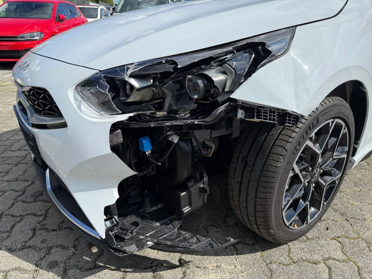 Kia Ceed Kia cee'd 1.5 TGDI GT Line* АВТОФИНАНСИРАНЕ* Б - изображение 4 | Auto.bg Kia Ceed Kia cee'd 1.5 TGDI GT Line* АВТОФИНАНСИРАНЕ* Б - изображение 4