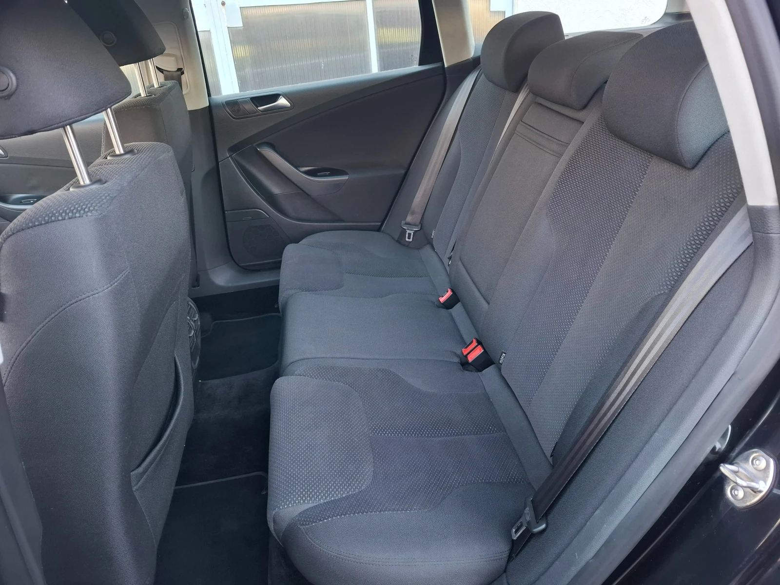 VW Passat 1.8i-АВТОМАТИК - изображение 10 | Auto.bg VW Passat 1.8i-АВТОМАТИК - изображение 10