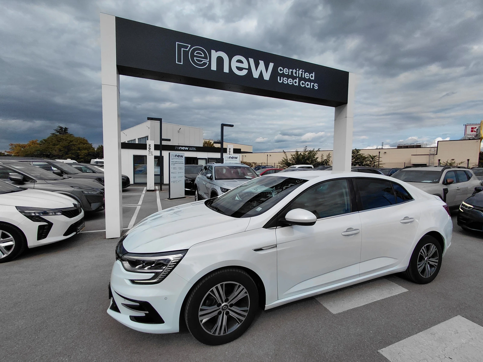 Renault Megane 1.3TCe/140к.с/Intens | Auto.bg — изображение 1 Renault Megane 1.3TCe/140к.с/Intens | Auto.bg — изображение 1