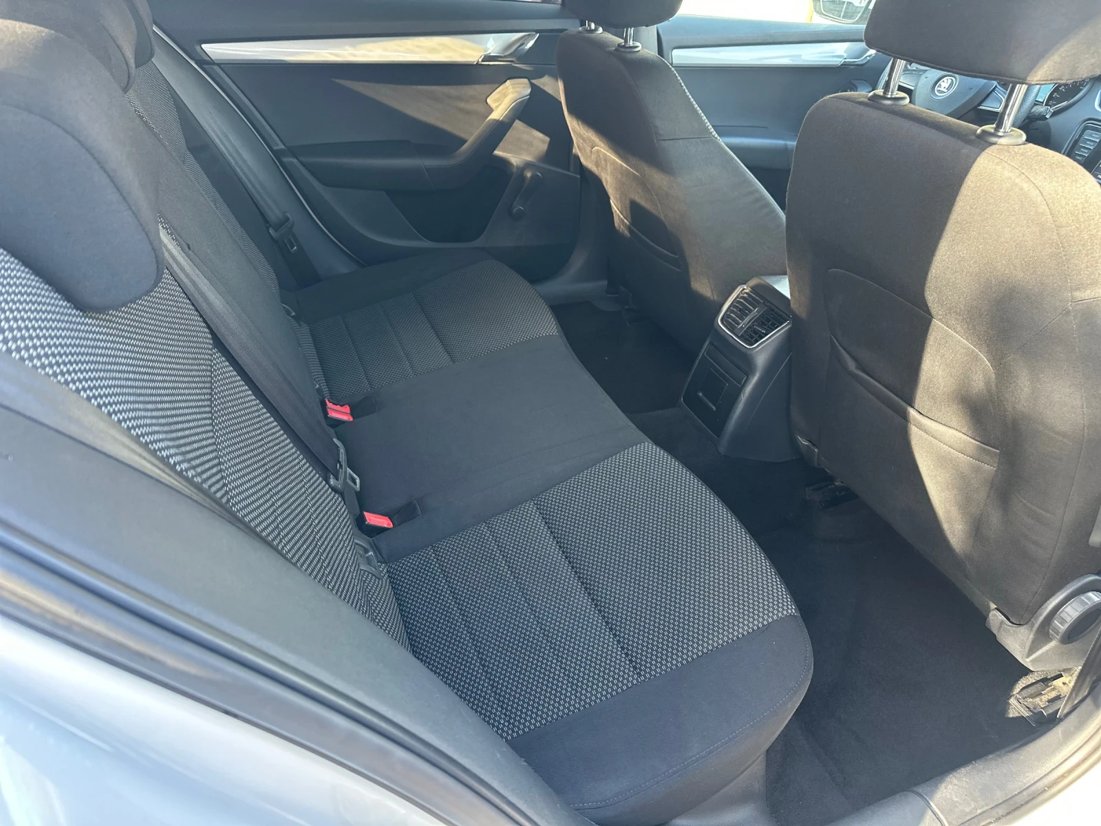 Skoda Octavia 1.6 дизел Автомат - изображение 8 | Auto.bg Skoda Octavia 1.6 дизел Автомат - изображение 8