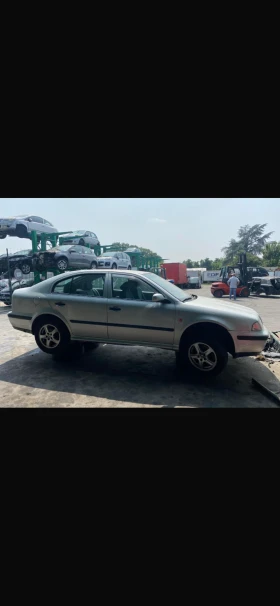 Skoda Octavia 2.0i НА ЧАСТИ!!! - 555 € / 1085.49 лв. - 33217322 4 | Car24.bg Skoda Octavia 2.0i НА ЧАСТИ!!! - 555 € / 1085.49 лв. - 33217322 4