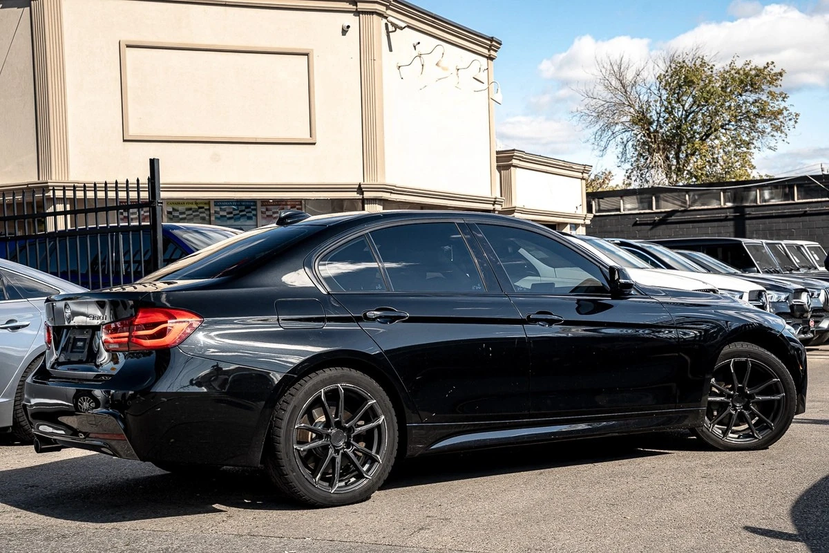 BMW 330 * XDRIVE* M SPORT PKG* NAVI* CAM* ROOF*  - изображение 3 | Auto.bg BMW 330 * XDRIVE* M SPORT PKG* NAVI* CAM* ROOF*  - изображение 3