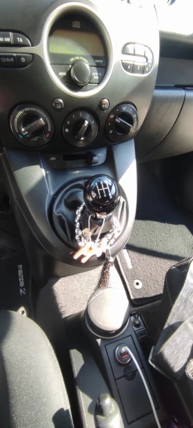 Mazda 2 1.3i, снимка 11