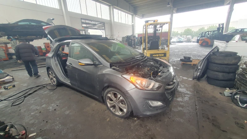 Hyundai I30 1.6 CRDI, снимка 2 - Автомобили и джипове - 48246411