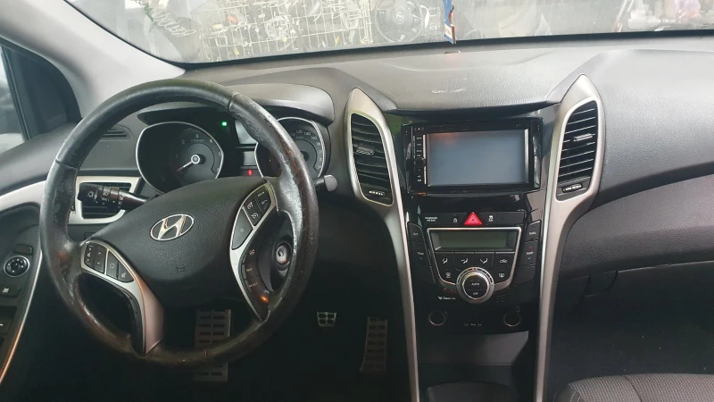 Hyundai I30 1.6 CRDI, снимка 3 - Автомобили и джипове - 48246411