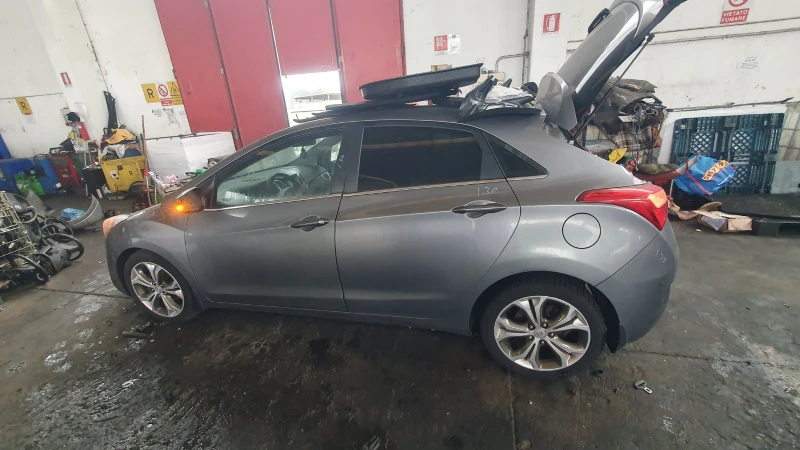 Hyundai I30 1.6 CRDI, снимка 6 - Автомобили и джипове - 48246411