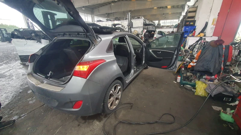 Hyundai I30 1.6 CRDI, снимка 4 - Автомобили и джипове - 48246411