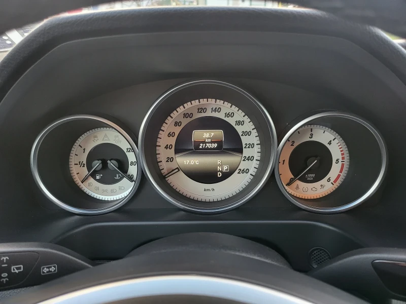 Mercedes-Benz E 220 CDI AVANTGARDE BLUETEC 9G-TRONIC - КАТО НОВA
