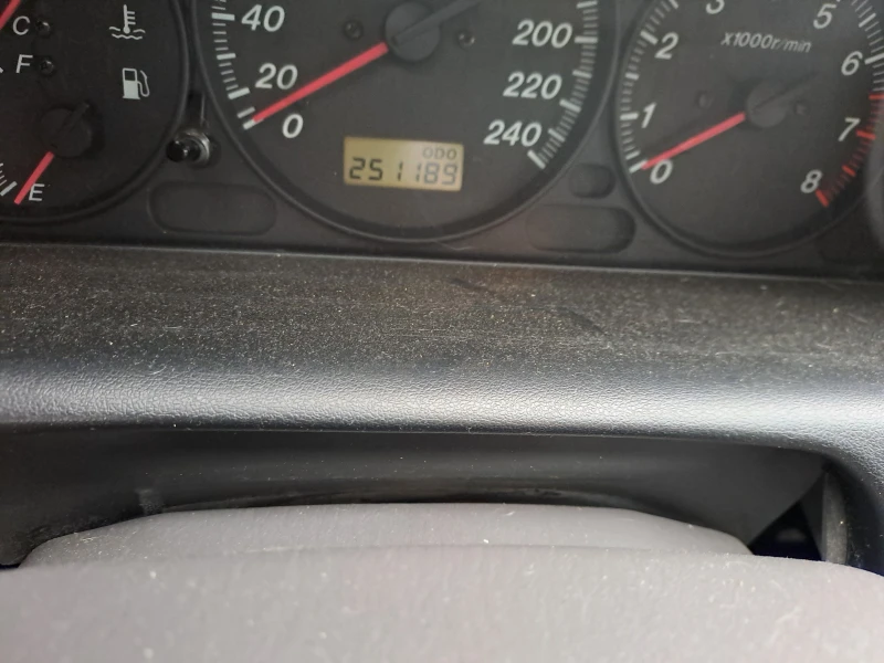 Mazda 626, снимка 9 - Автомобили и джипове - 52687809