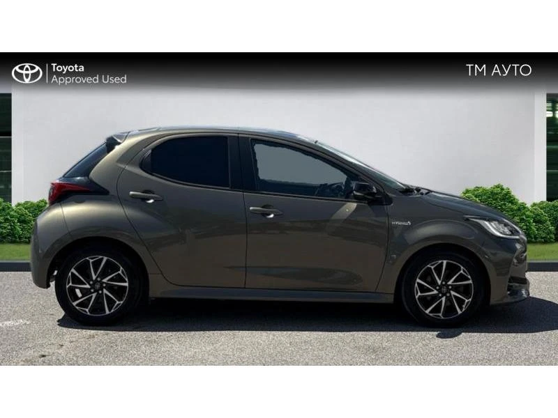 Toyota Yaris 1.5HSD LOUNGE, снимка 17 - Автомобили и джипове - 54862568