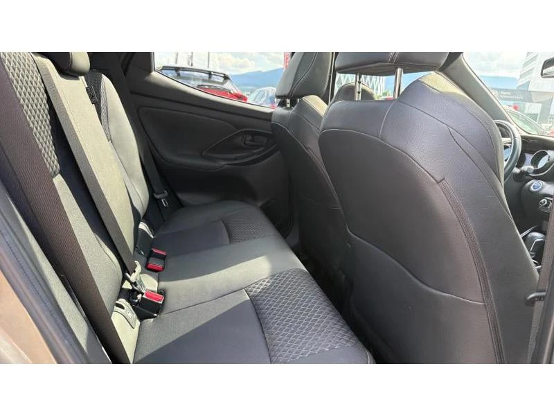 Toyota Yaris 1.5HSD LOUNGE, снимка 7 - Автомобили и джипове - 54862568
