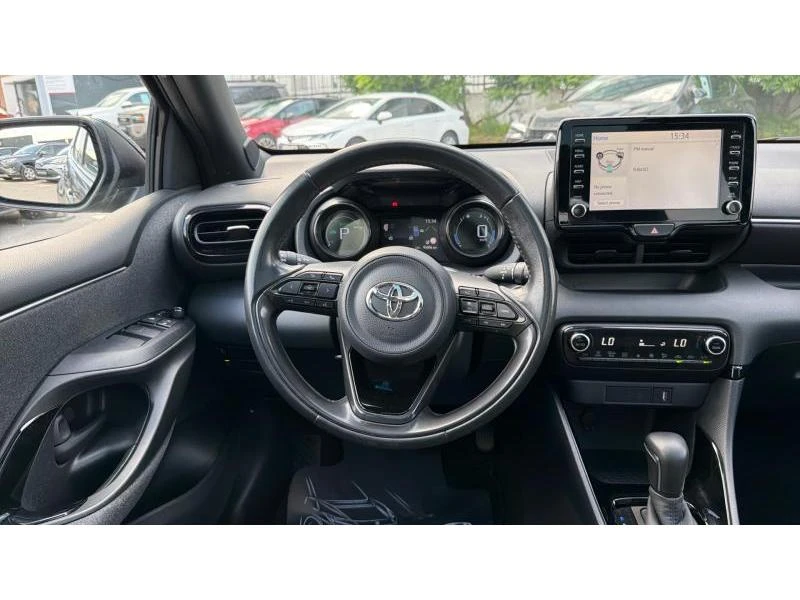 Toyota Yaris 1.5HSD LOUNGE, снимка 9 - Автомобили и джипове - 54862568