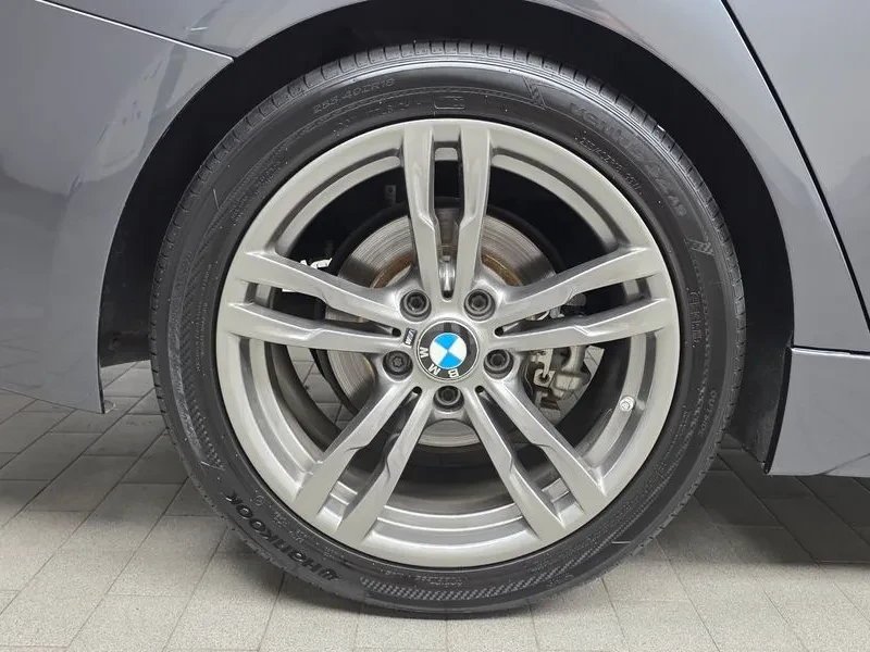 BMW 320 i M Sports - САМО 30% АВАНС, снимка 4 - Автомобили и джипове - 55896882