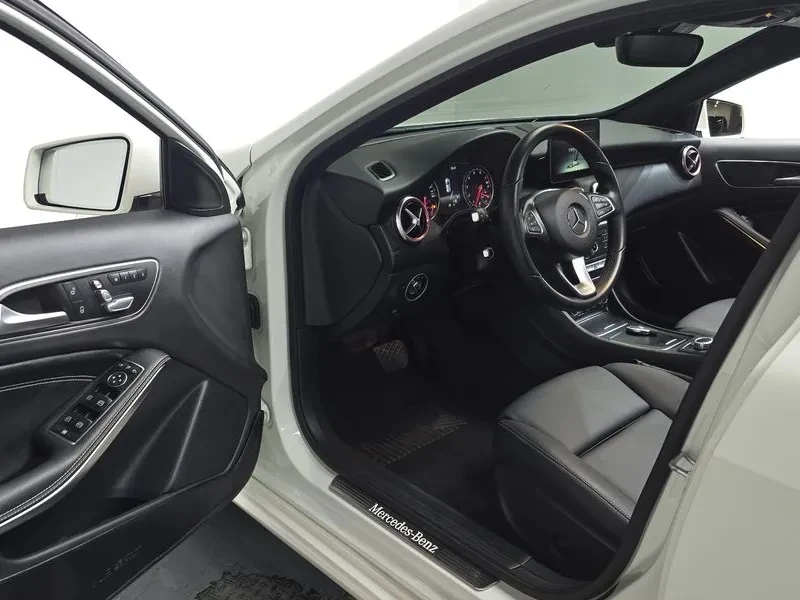 Mercedes-Benz A 200 W176, снимка 9 - Автомобили и джипове - 55951333