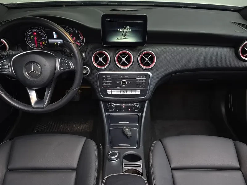 Mercedes-Benz A 200 W176, снимка 6 - Автомобили и джипове - 55951333