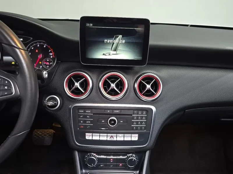 Mercedes-Benz A 200 W176, снимка 13 - Автомобили и джипове - 55951333