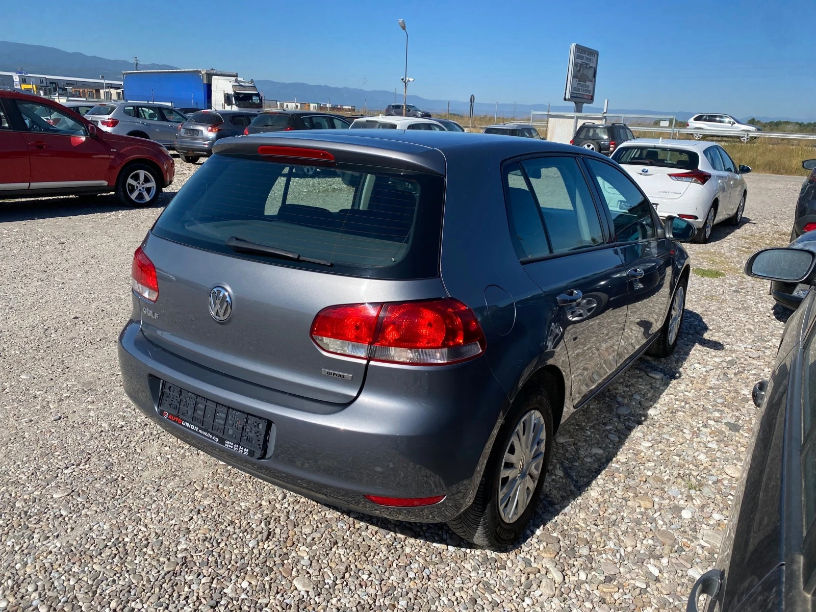 VW Golf 1.6 Газ.Инж. - изображение 4