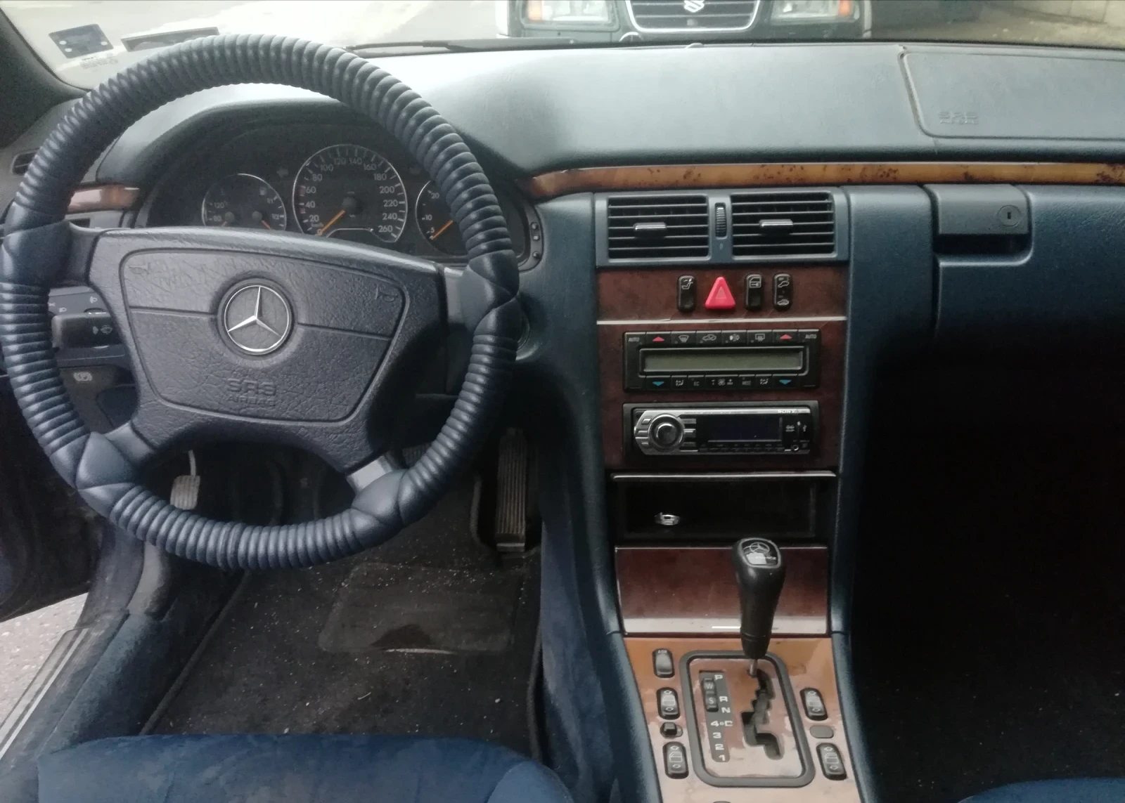 Mercedes-Benz E 300 TD - изображение 6