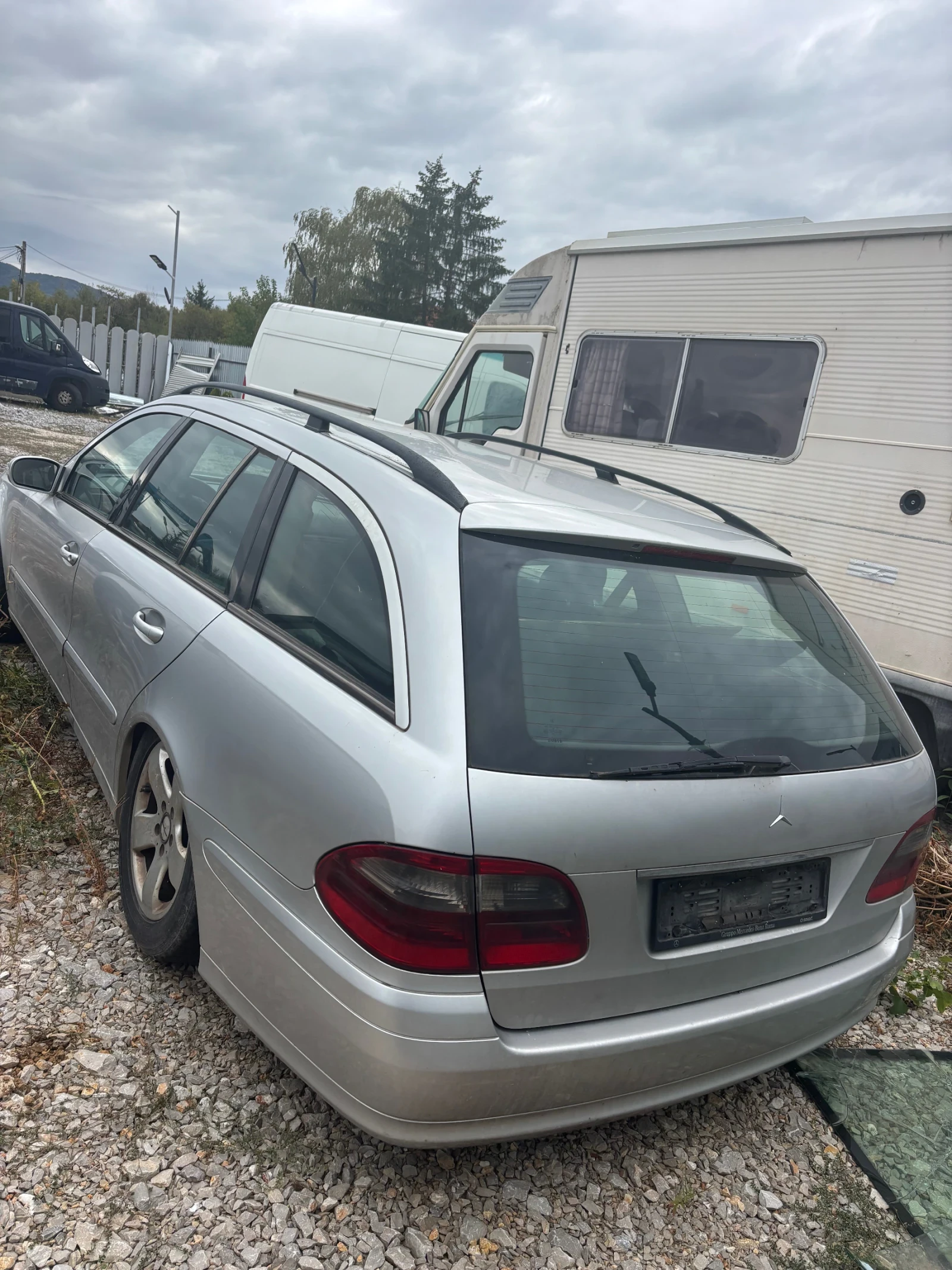 Mercedes-Benz E 220 2.2, 150к.с - изображение 5