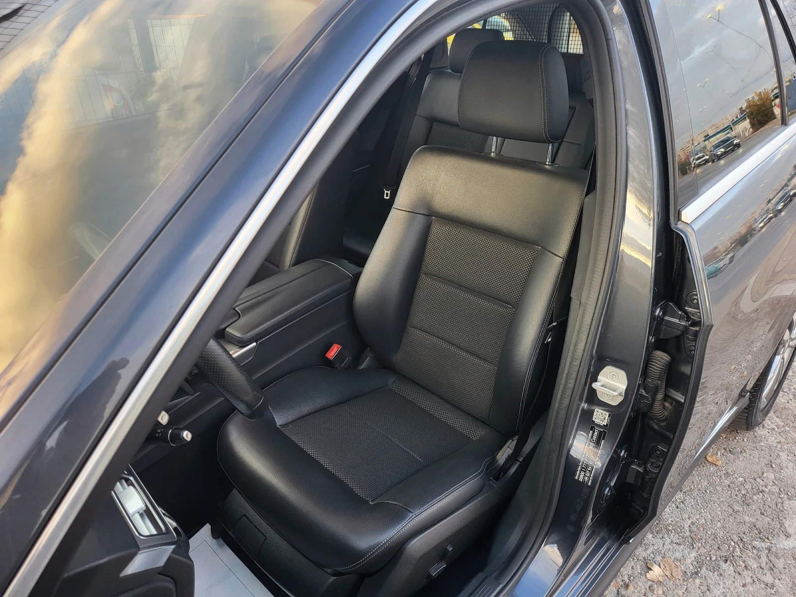 Mercedes-Benz E 220 CDI AVANTGARDE BLUETEC 9G-TRONIC - КАТО НОВA - изображение 4