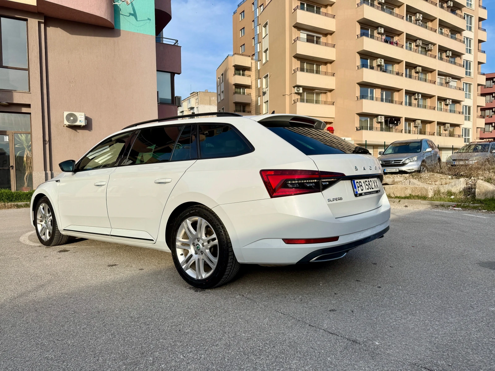 Skoda Superb Sportline | Пълна История | Обслужена, снимка 8 - Автомобили и джипове - 53879755