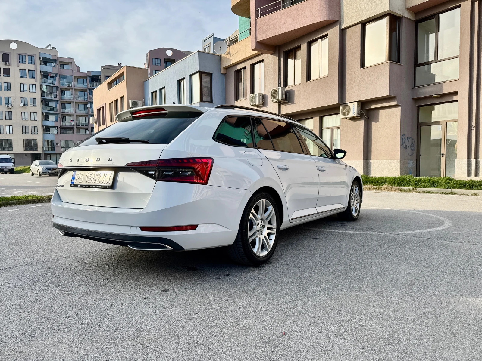 Skoda Superb Sportline | Пълна История | Обслужена, снимка 9 - Автомобили и джипове - 53879755