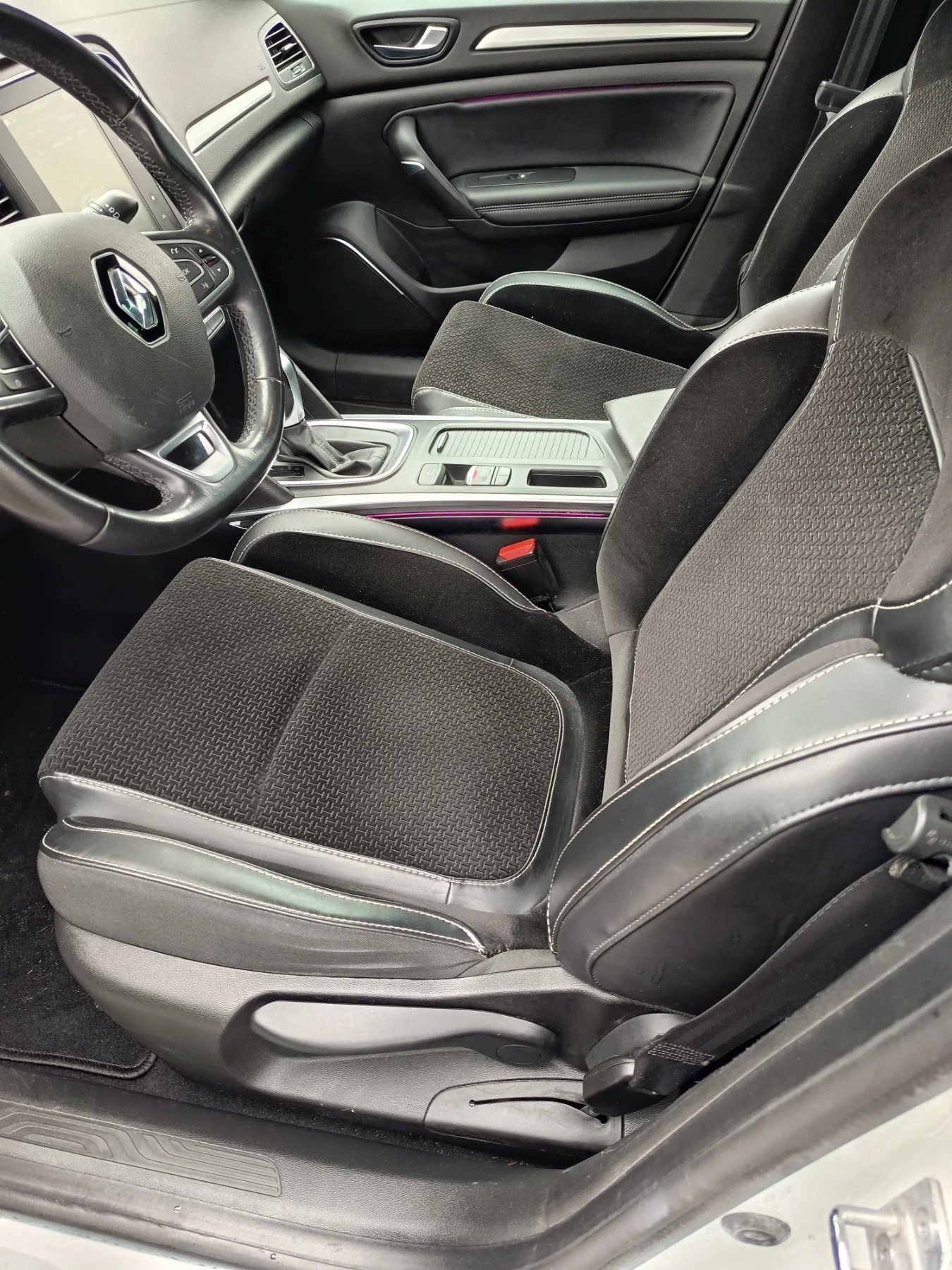 Renault Megane 1.3i, automat, снимка 6 - Автомобили и джипове - 54026815