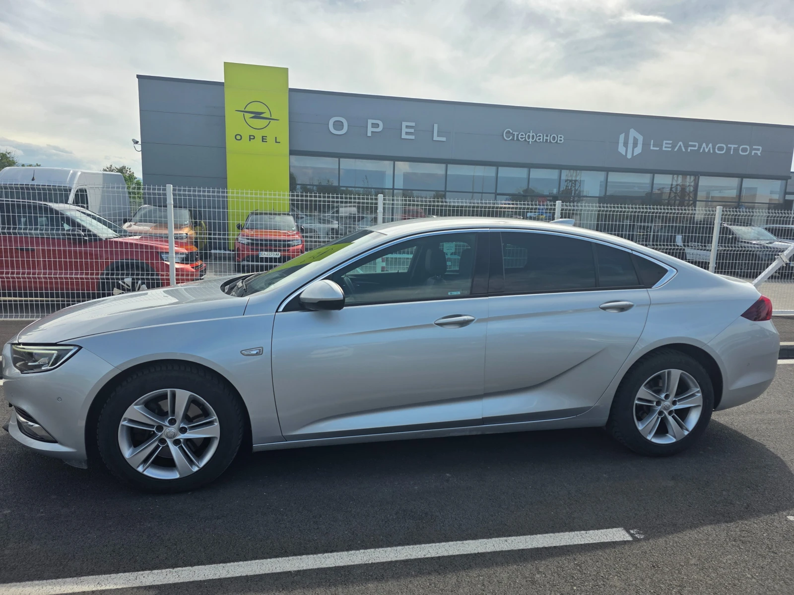 Opel Insignia GRANDE SPORT 4X4, снимка 4 - Автомобили и джипове - 54709488