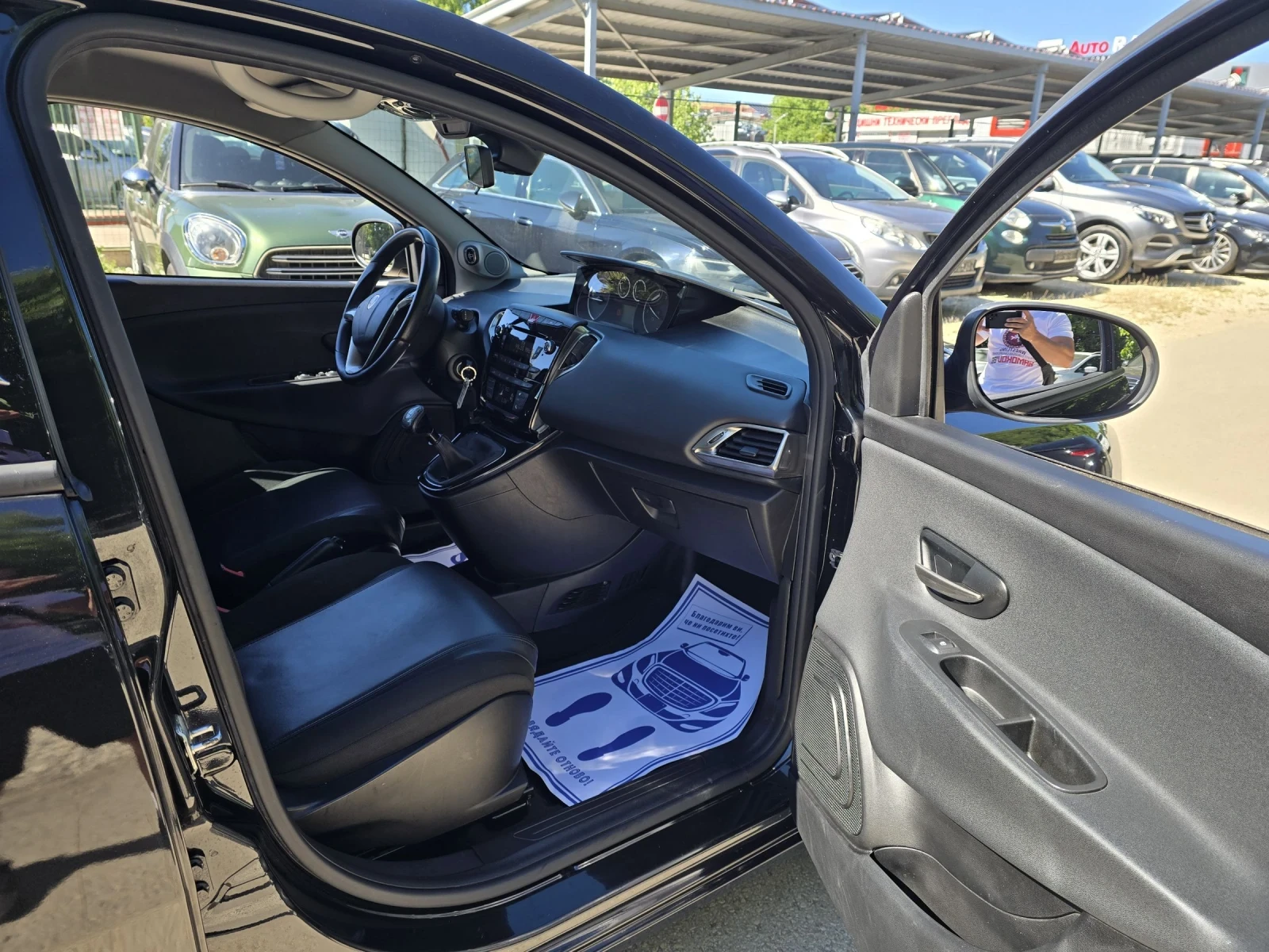 Lancia Ypsilon 1.3D 95к.с Парктроник Кожа Топ състояние , снимка 13 - Автомобили и джипове - 54932688