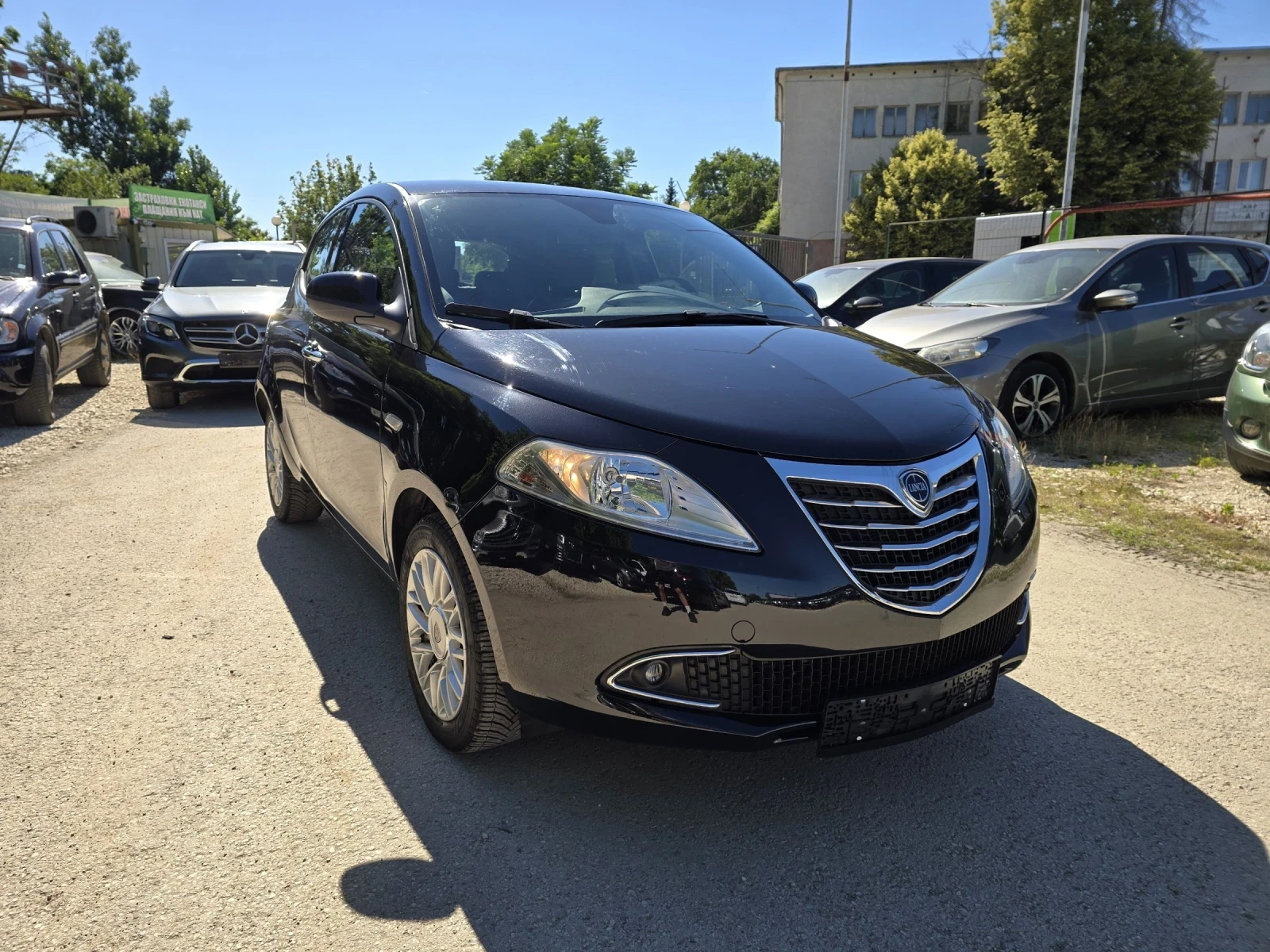 Lancia Ypsilon 1.3D 95к.с Парктроник Кожа Топ състояние , снимка 2 - Автомобили и джипове - 54932688