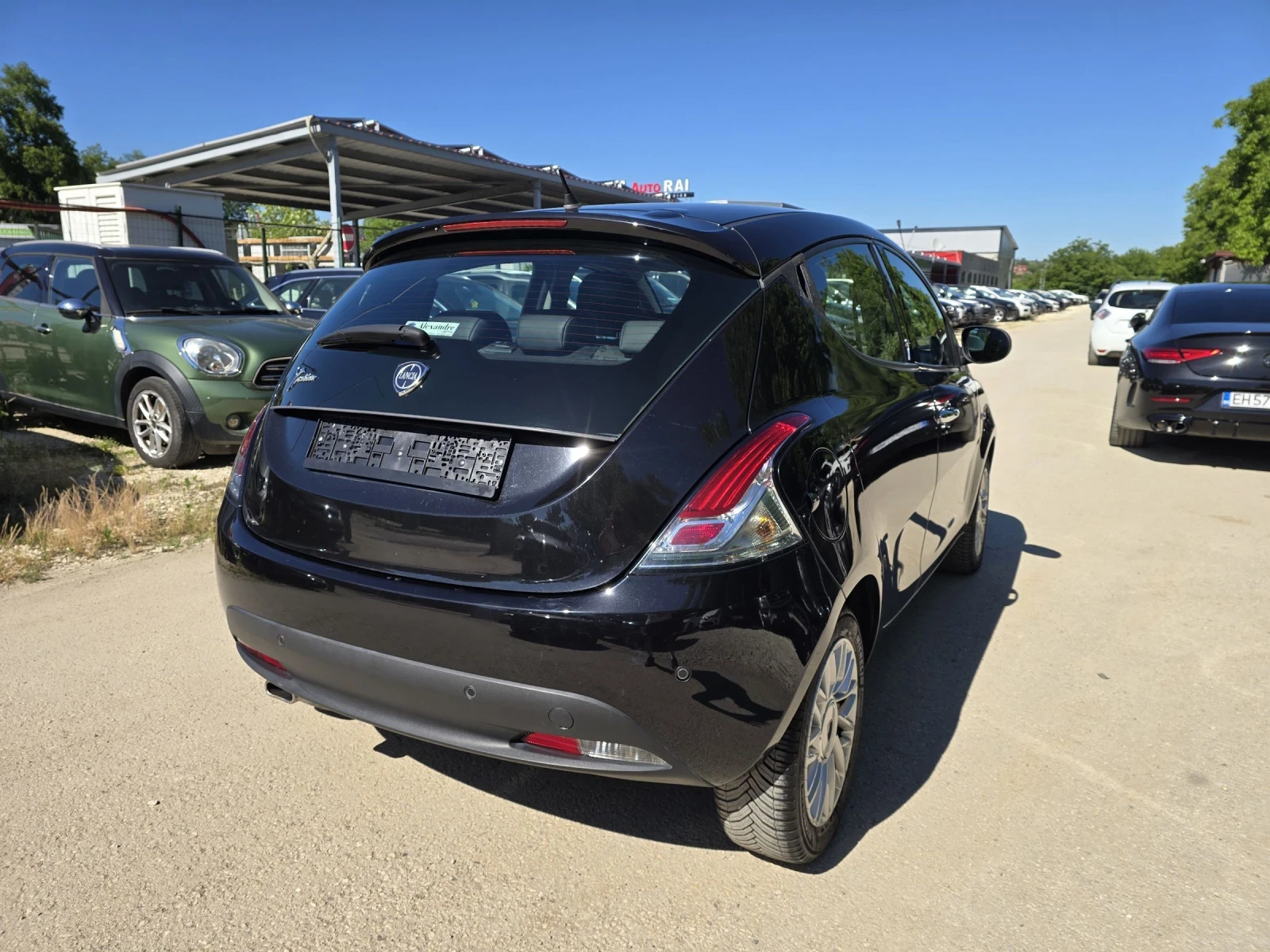 Lancia Ypsilon 1.3D 95к.с Парктроник Кожа Топ състояние , снимка 4 - Автомобили и джипове - 54932688