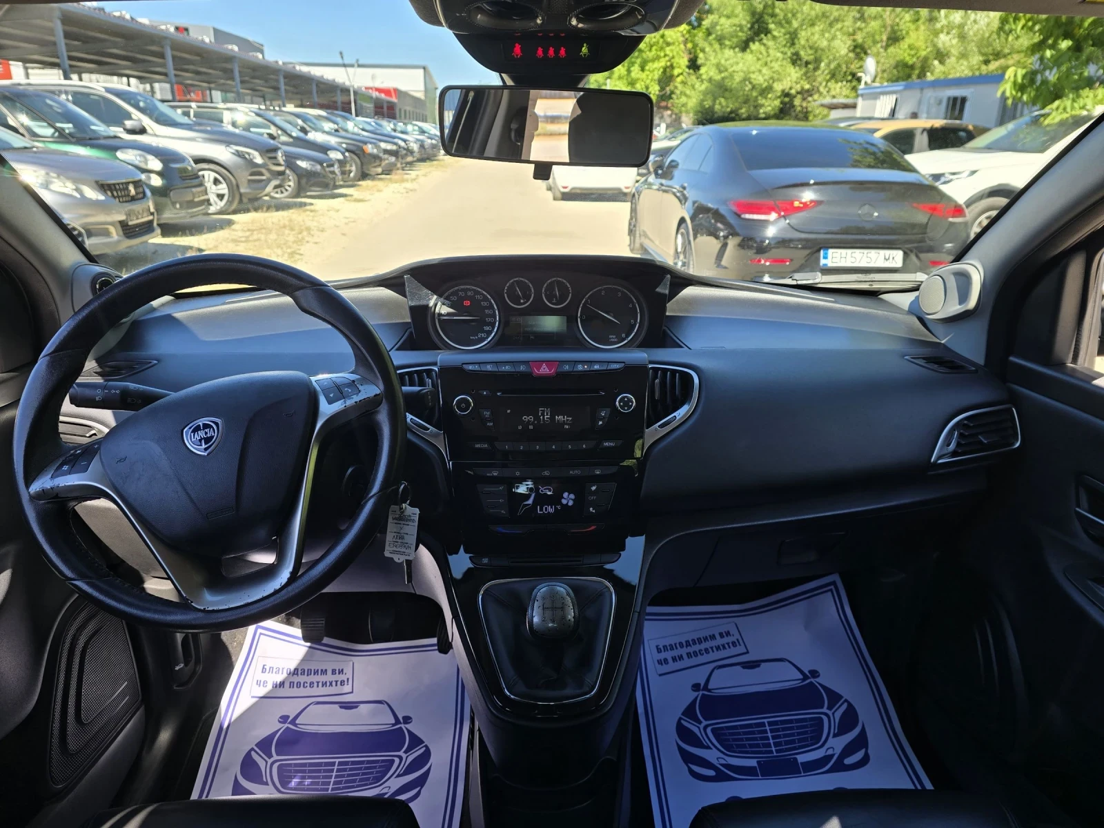 Lancia Ypsilon 1.3D 95к.с Парктроник Кожа Топ състояние , снимка 15 - Автомобили и джипове - 54932688