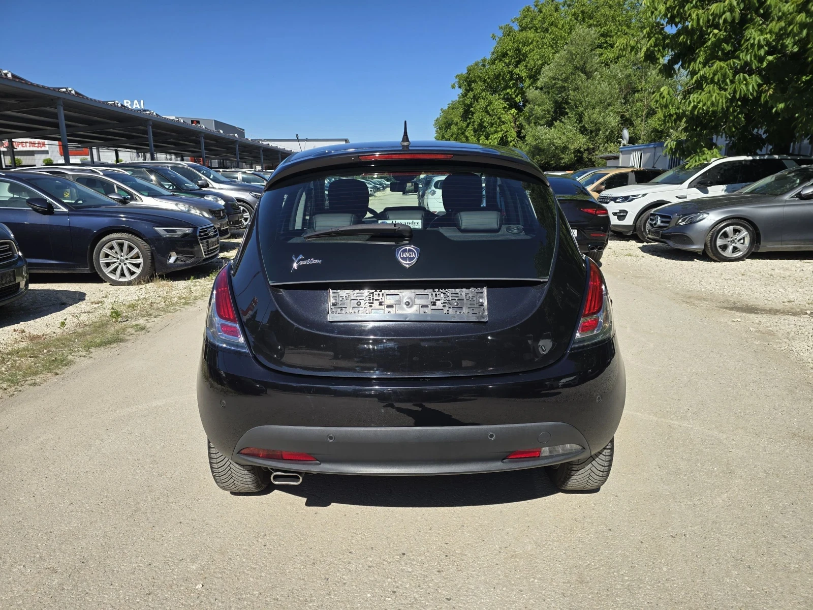 Lancia Ypsilon 1.3D 95к.с Парктроник Кожа Топ състояние , снимка 6 - Автомобили и джипове - 54932688