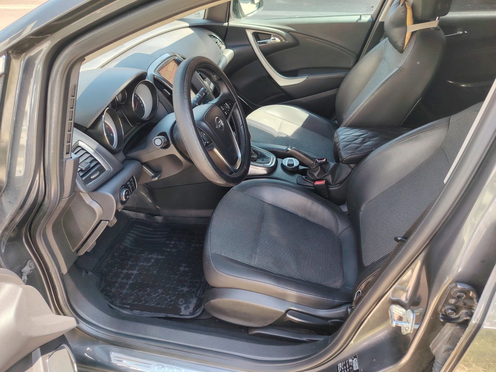 Opel Astra 1.7 CDTI, снимка 8 - Автомобили и джипове - 54990363